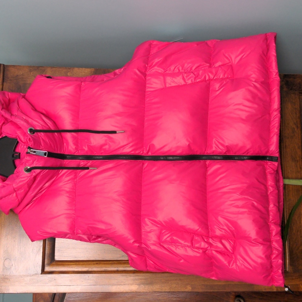 NWT INTL Details Women's Puffer Vest. Hood. Pink. XXL,. Water Repellent, Cozy